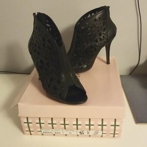Barely worn. Wild Diva Lounge